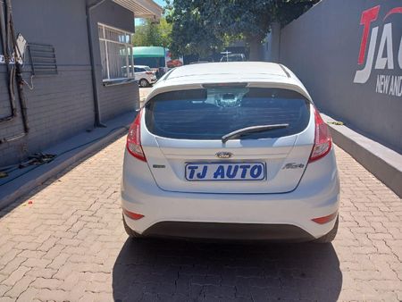 2015-Ford-Fiesta-10-EcoBoost-Trend-5-dr-Auto_3
