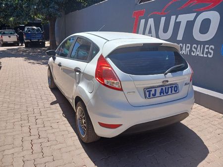 2015-Ford-Fiesta-10-EcoBoost-Trend-5-dr-Auto_4