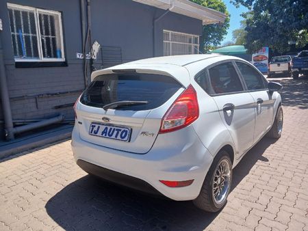 2015-Ford-Fiesta-10-EcoBoost-Trend-5-dr-Auto_5