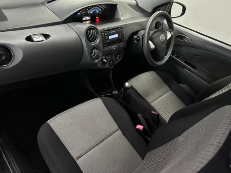 2015-Toyota-Etios-15-XS-5-dr_11