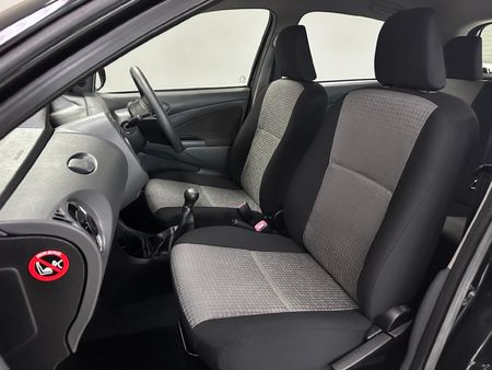 2015-Toyota-Etios-15-XS-5-dr_12