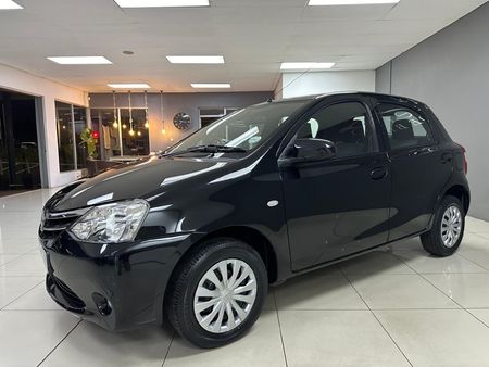 2015-Toyota-Etios-15-XS-5-dr_2