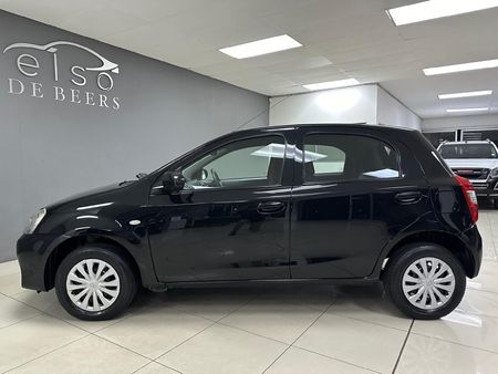 2015-Toyota-Etios-15-XS-5-dr_3