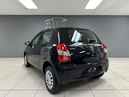 2015-Toyota-Etios-15-XS-5-dr_4