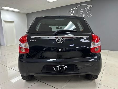 2015-Toyota-Etios-15-XS-5-dr_5
