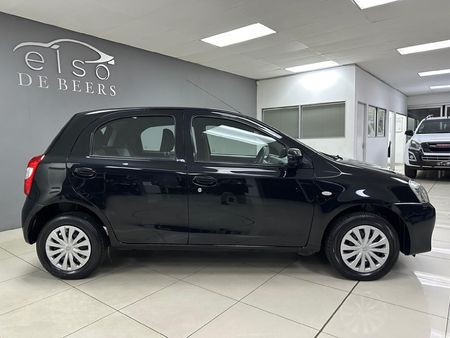 2015-Toyota-Etios-15-XS-5-dr_6