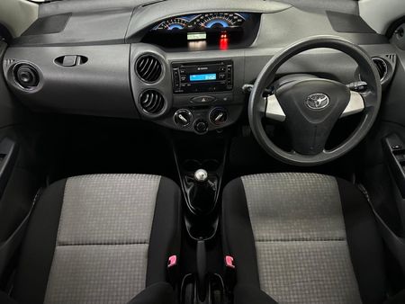 2015-Toyota-Etios-15-XS-5-dr_7