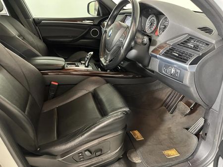 2012-BMW-X5-M50d_9