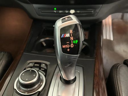 2012-BMW-X5-M50d_10