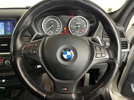 2012-BMW-X5-M50d_12