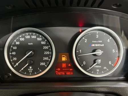 2012-BMW-X5-M50d_2