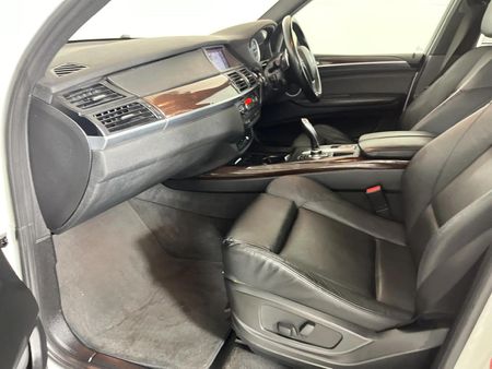 2012-BMW-X5-M50d_8