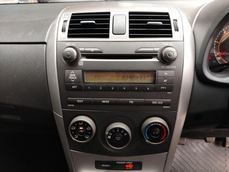 2013-Toyota-Corolla-20-D-4D-Advanced_11