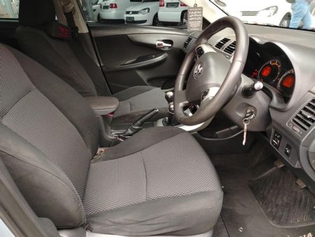 2013-Toyota-Corolla-20-D-4D-Advanced_8