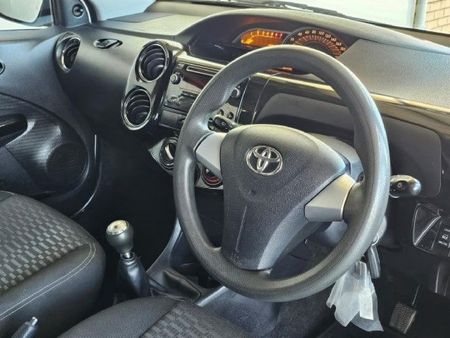 2021-Toyota-Etios-Cross-15-XS-5-dr_9