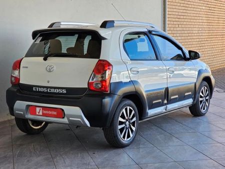2021-Toyota-Etios-Cross-15-XS-5-dr_3