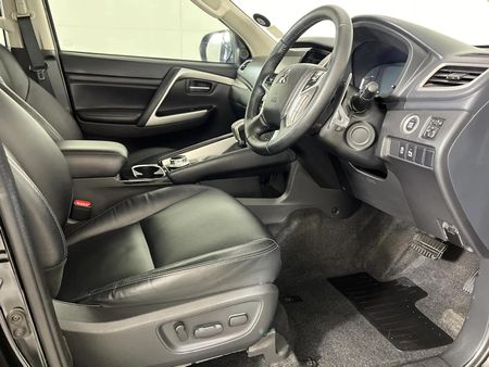 2022-Mitsubishi-Pajero-Sport-24D-4x4-Exceed-Auto_9