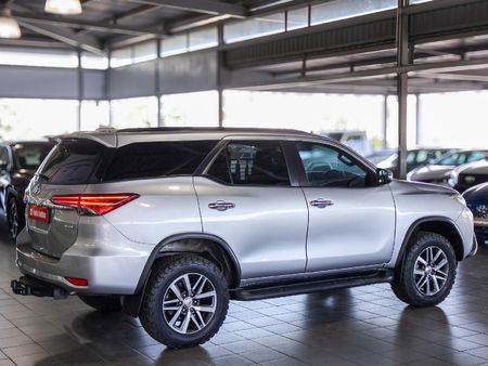 2018-Toyota-Fortuner-28-GD-6-4x4-Auto_10