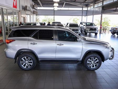2018-Toyota-Fortuner-28-GD-6-4x4-Auto_11