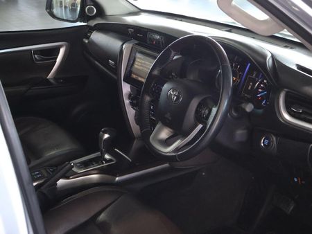 2018-Toyota-Fortuner-28-GD-6-4x4-Auto_12