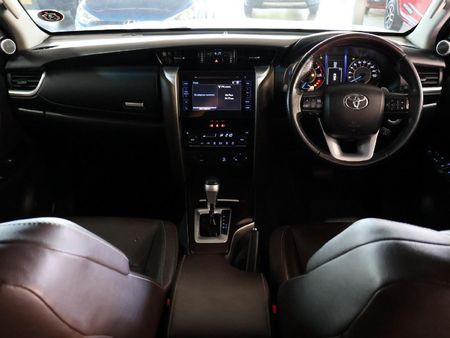 2018-Toyota-Fortuner-28-GD-6-4x4-Auto_16