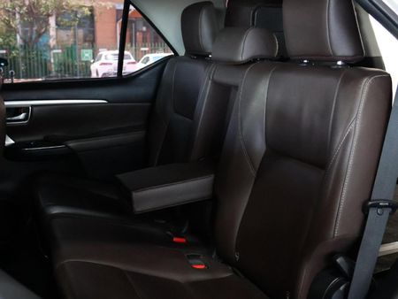 2018-Toyota-Fortuner-28-GD-6-4x4-Auto_18