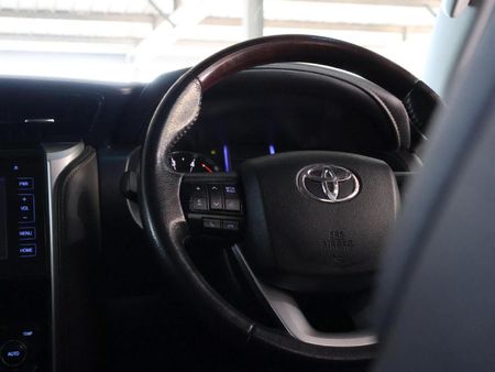 2018-Toyota-Fortuner-28-GD-6-4x4-Auto_19