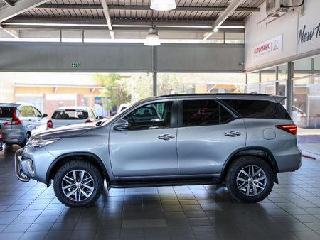2018-Toyota-Fortuner-28-GD-6-4x4-Auto_6