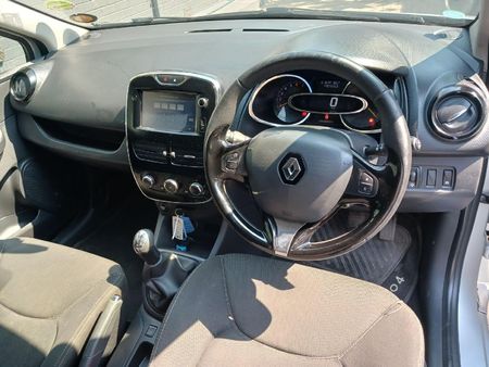 2016-Renault-Clio-IV-12-Authentique-5-dr-55kW_10
