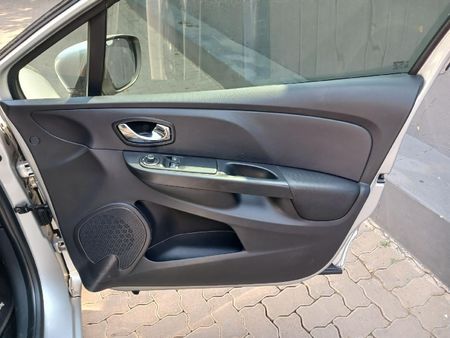 2016-Renault-Clio-IV-12-Authentique-5-dr-55kW_11