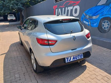 2016-Renault-Clio-IV-12-Authentique-5-dr-55kW_4