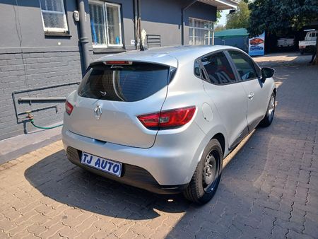 2016-Renault-Clio-IV-12-Authentique-5-dr-55kW_5