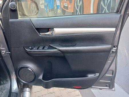 2018-Toyota-Hilux-40-V6-Raised-Body-Raider-Double-Cab-Auto_12