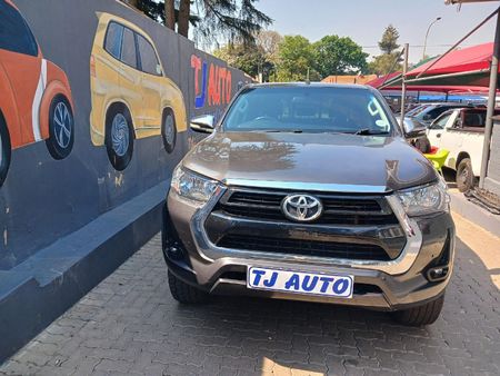 2018-Toyota-Hilux-40-V6-Raised-Body-Raider-Double-Cab-Auto_1