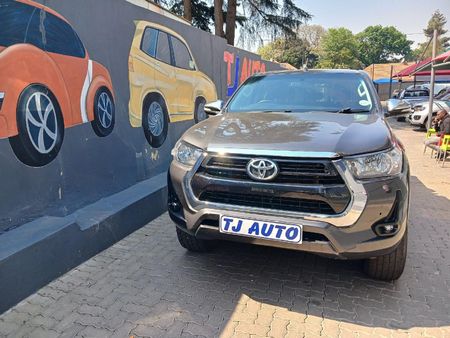 2018-Toyota-Hilux-40-V6-Raised-Body-Raider-Double-Cab-Auto_3