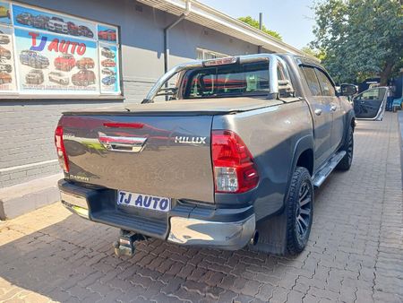 2018-Toyota-Hilux-40-V6-Raised-Body-Raider-Double-Cab-Auto_6