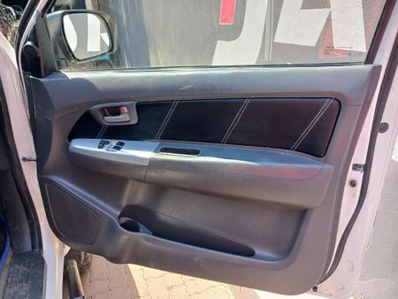 2011-Toyota-Hilux-30-D-4D-Heritage-Raised-Body-Double-Cab_11