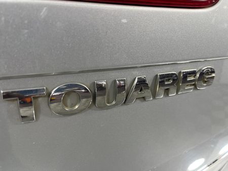 2004-Volkswagen-Touareg-42-V8-Auto_11