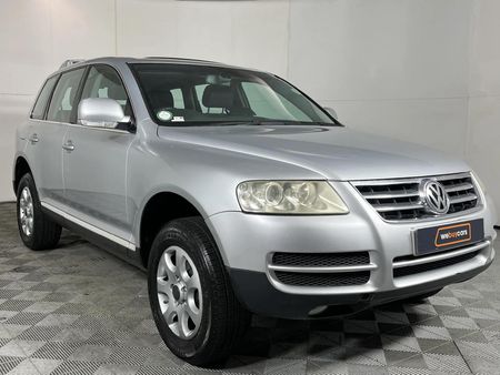 2004-Volkswagen-Touareg-42-V8-Auto_15