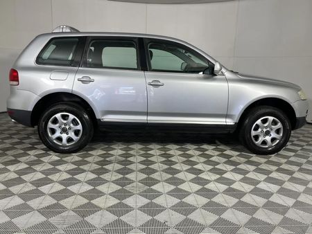 2004-Volkswagen-Touareg-42-V8-Auto_16