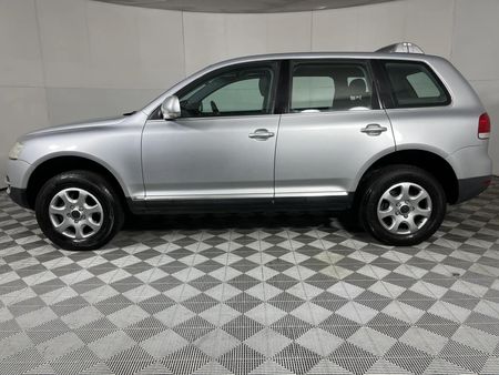 2004-Volkswagen-Touareg-42-V8-Auto_18