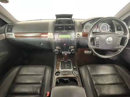 2004-Volkswagen-Touareg-42-V8-Auto_1