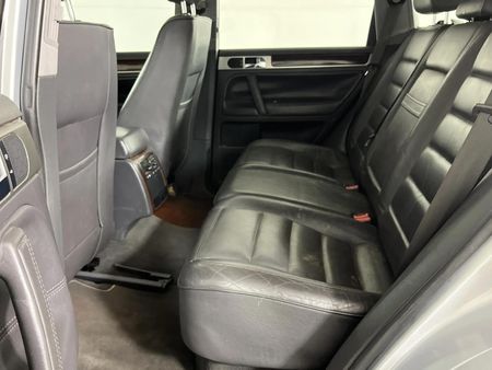 2004-Volkswagen-Touareg-42-V8-Auto_3