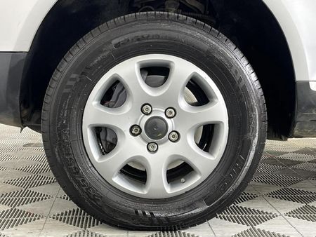 2004-Volkswagen-Touareg-42-V8-Auto_4