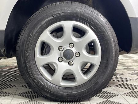 2004-Volkswagen-Touareg-42-V8-Auto_6