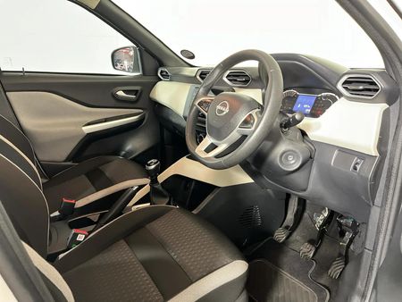 2023-Nissan-Magnite-10-Visia_9