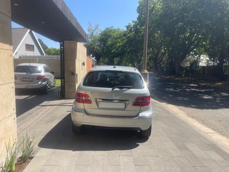 2011-Mercedes-Benz-B-Class-B-200-CDI-Auto_6