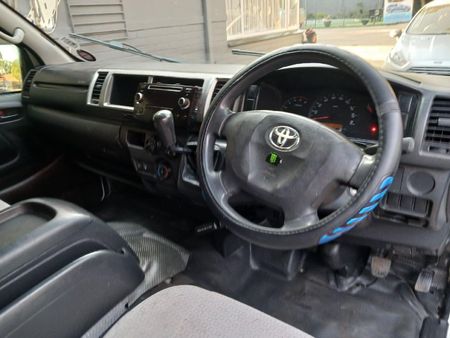2019-Toyota-Quantum-25-D-4D-14-seat_9
