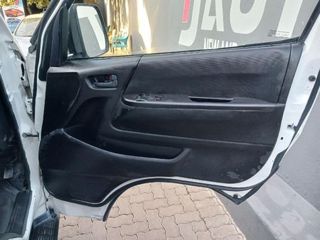 2019-Toyota-Quantum-25-D-4D-14-seat_11
