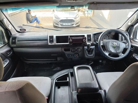 2019-Toyota-Quantum-25-D-4D-14-seat_6